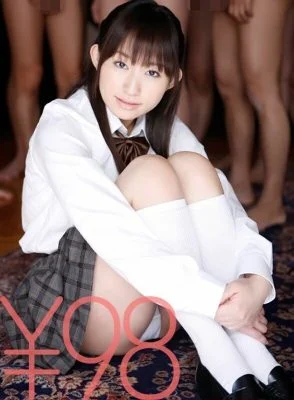 SERO-026 [Special Offer] Mika-chan shows off real sex in front of 10 unpopular guys. She inserts her dick from behind in front of them. She asks one of them to open their ass to show her the connection and their anus, then she thrusts further and makes th