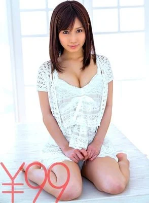 DV-1500 Pussy development, massive squirting. Standing doggy style, deep pounding, squirting. Suddenly squirting before re-insertion. When thrusting again, squirting continues. Squirting doesn’t stop even if you do it normally. Minami shakes her hips