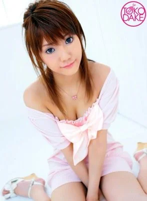 DV-930 Congratulations! The debut sex of a beautiful girl with small breasts! Even though it’s her first time, her sensitive body feels too much. She gets pounded in the missionary position, and the actor assists her in the cowgirl position, moving u