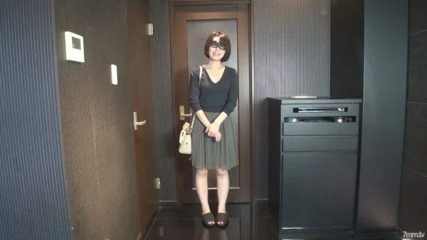 FC2-PPV-902839 [Half price 500 yen] An active SDF married woman calls her husband while inserting in nurse clothes + vaginal cum shot “I’m going to have a standing blowjob today” Air guitar + Air drum + Funny face [Personal shooting] With Z