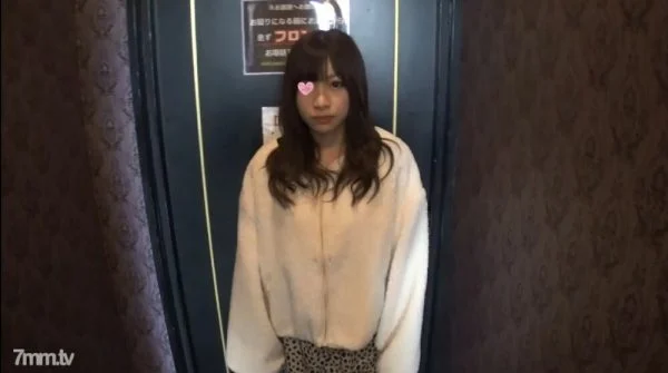 FC2-PPV-1316094 [Mo-no first shot] Apparel clerk Ami-chan, 19 years old I’m confused by the first time in my life! Gonzo! !! 【selfie】