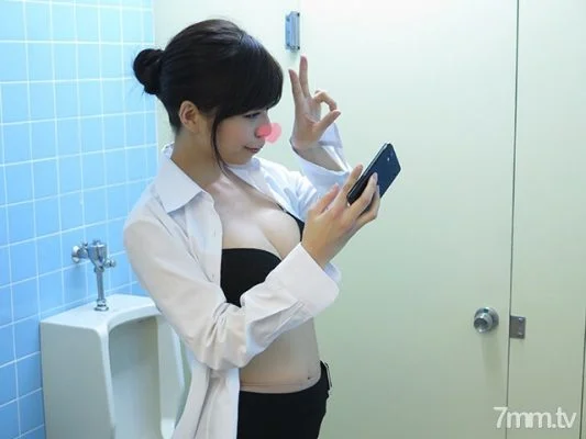 FC2-PPV-1401176 [Hidden shooting] Selfie erotic dirt posted in the company’s toilet Plump areola God milk OL dangerous video [Impact] ☆ Review benefits available ☆ FC2-PPV-1401176